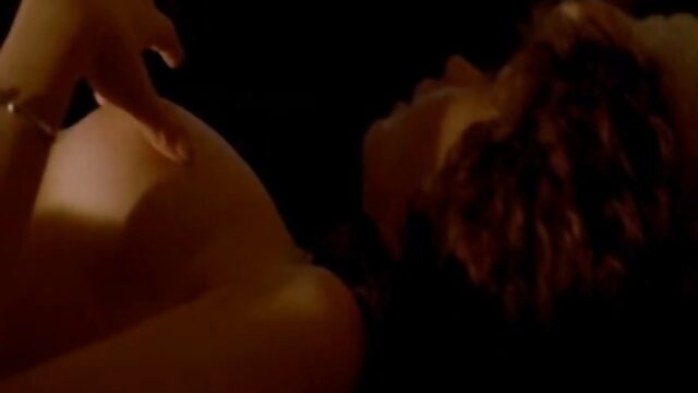 Augstas izšķirtspējas :  Pamela Svīta Karloss aptumšo un aptumšo savu pakaļu Porno filmas 