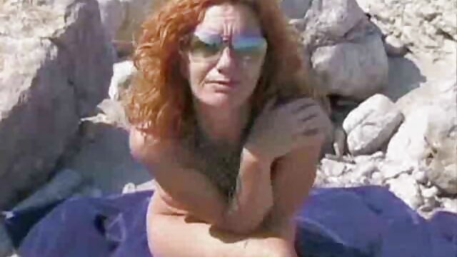 Augstas izšķirtspējas :  Apburoša karstā meitene, kuru piekāra viesmīlis, pie baseina Porno filmas 