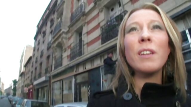 Augstas izšķirtspējas : Blondajam, nobriedušam medum ar lieliem krūtīm ir nepieciešams nedaudz pagriezt Porno filmas